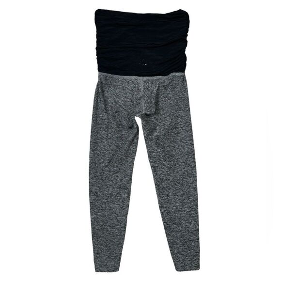 Beyond The Bump By Beyond Yoga Grey & Black Maternity Capri Leggings - Picture 3 of 6